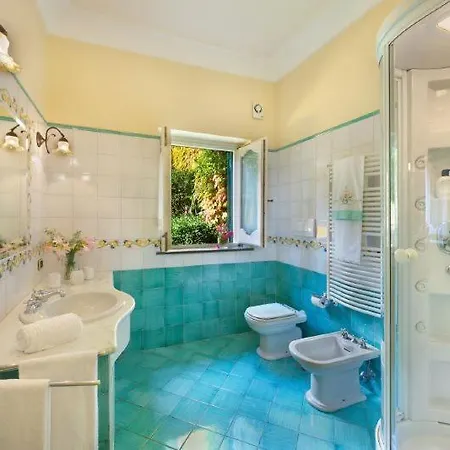 Villa Sleeps 6 Pool Air Con Wifi
