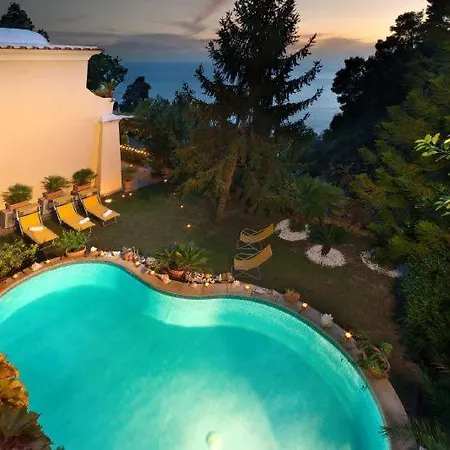Sleeps 6 Pool Air Con Wifi